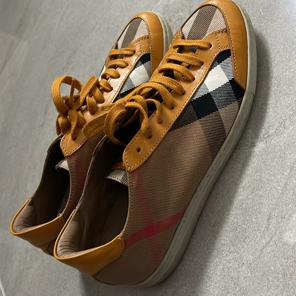 Authentic Burberry ladies sneakers! Made in Portugal - Picture 3 of 5